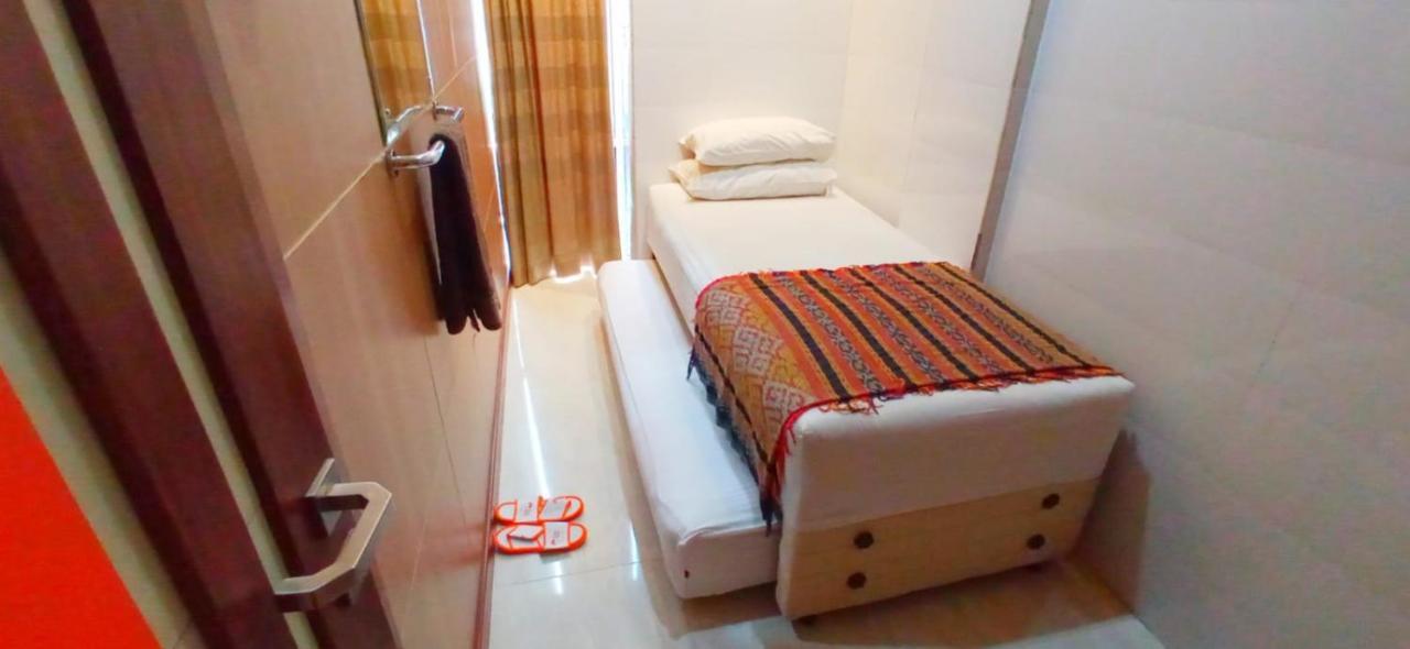 The Cabin Hotel Gandekan Yogyakarta Exterior photo