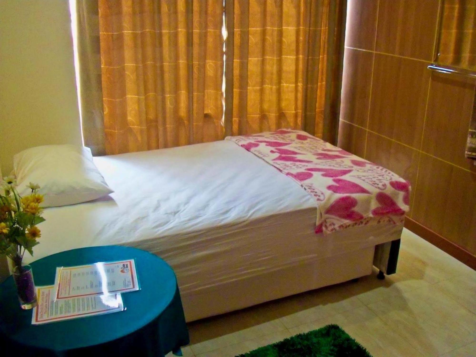 The Cabin Hotel Gandekan Yogyakarta Exterior photo